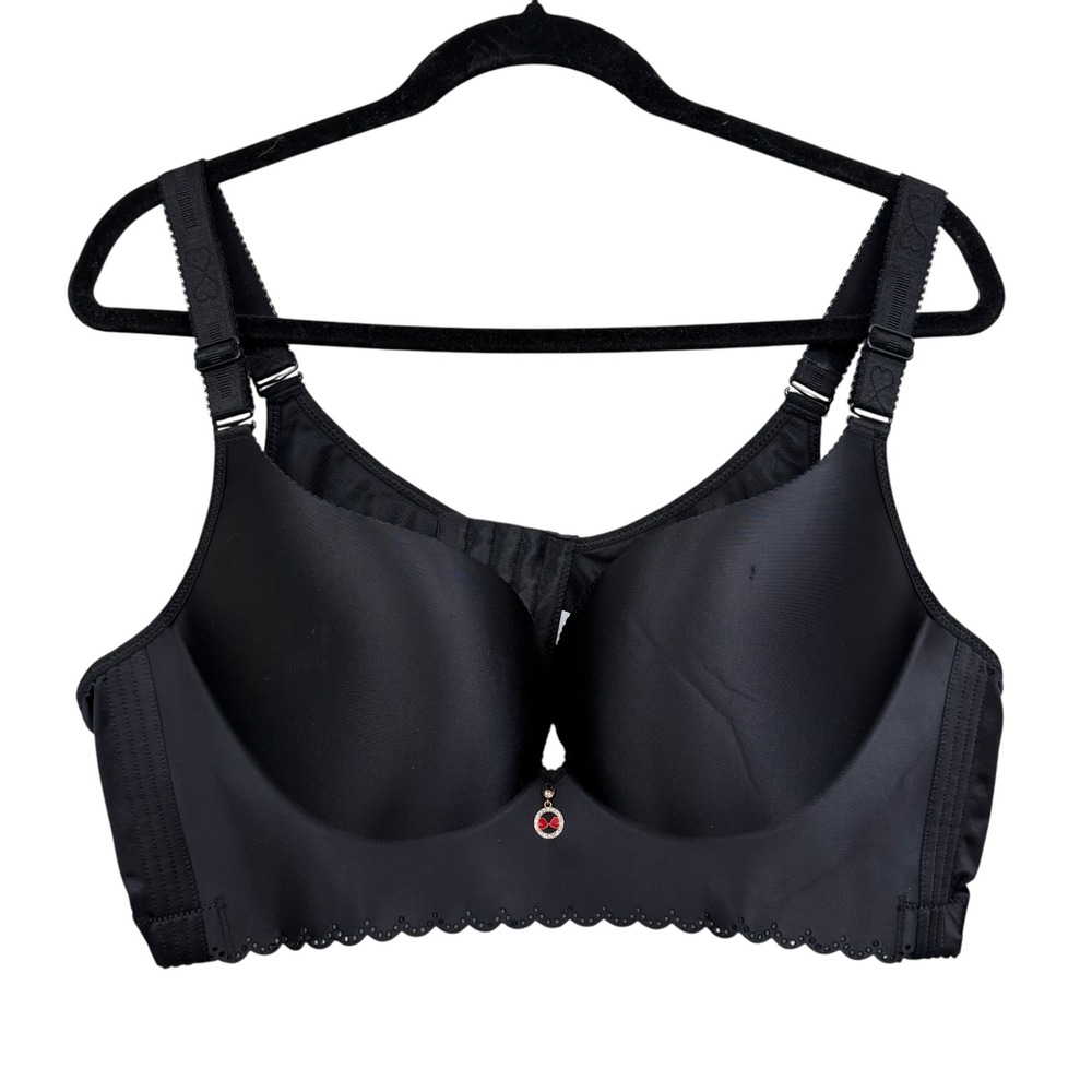 Black Wireless Push-Up Bra Smooth Molded Plunge Scalloped Trim Size 50/115